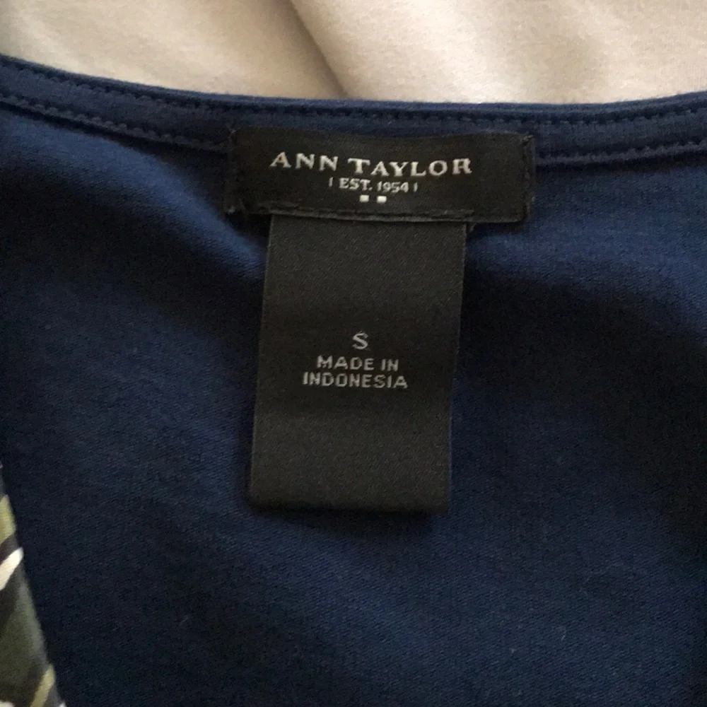 Ann Taylor Sleeveless Blouse Size Small